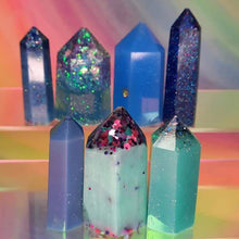 Load image into Gallery viewer, Resin crystal set in ocean tones

