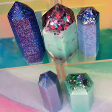 Load image into Gallery viewer, Resin crystal set in ocean tones
