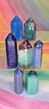 Load image into Gallery viewer, Resin crystal set in ocean tones
