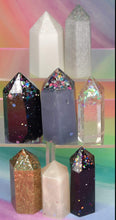 Load image into Gallery viewer, Resin crystal set in black white &amp; gold tones
