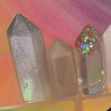 Load image into Gallery viewer, Resin crystal set in black white &amp; gold tones
