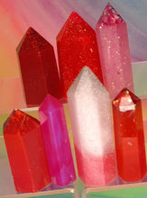 Load image into Gallery viewer, Resin crystal set in red &amp; pink tones
