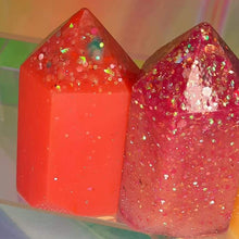 Load image into Gallery viewer, Resin crystal set in sunset tones
