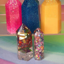 Load image into Gallery viewer, Resin crystal set in primary tones

