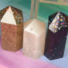 Load image into Gallery viewer, Resin crystal set in black white &amp; gold tones
