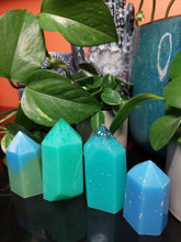 Load image into Gallery viewer, Resin crystal set in ocean &amp; earth tones
