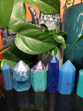 Load image into Gallery viewer, Resin crystal set in ocean tones
