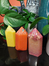 Load image into Gallery viewer, Resin crystal set in sunset tones
