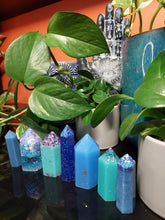 Load image into Gallery viewer, Resin crystal set in ocean tones
