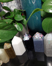 Load image into Gallery viewer, Resin crystal set in black white &amp; gold tones
