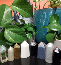 Load image into Gallery viewer, Resin crystal set in black white &amp; gold tones
