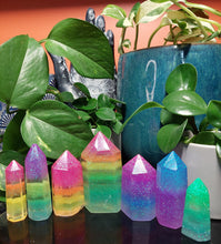 Load image into Gallery viewer, Resin crystal set in layered glitter tones
