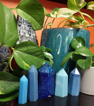 Load image into Gallery viewer, Resin crystal set in midnight blue tones
