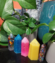 Load image into Gallery viewer, Resin crystal set in primary tones
