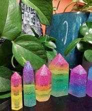Load image into Gallery viewer, Resin crystal set in layered glitter tones
