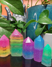 Load image into Gallery viewer, Resin crystal set in layered glitter tones
