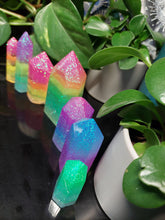 Load image into Gallery viewer, Resin crystal set in layered glitter tones
